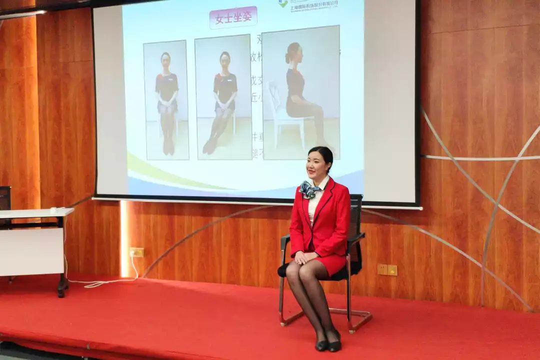 全國五一巾幗標兵“白雪”翩翩而至——磁浮公司開展“燦爛微笑，標準儀態”服務禮儀培訓